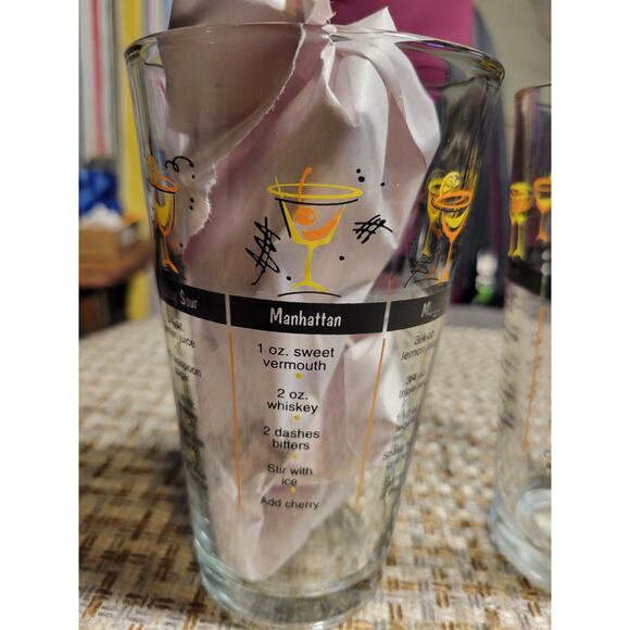 Greenbrier 50's Cocktail Shaker Glasses Set of 2 Vintage with 7 cocktail recipes - Picture 5 of 9